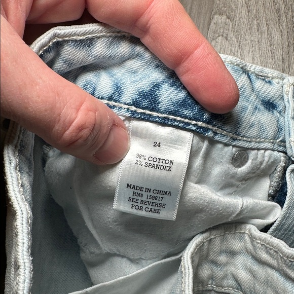 Altar'd State Cloud Wash Distressed Cut Off Denim Shorts - 24 - Picture 7 of 8